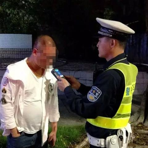 警官查酒店过程记录