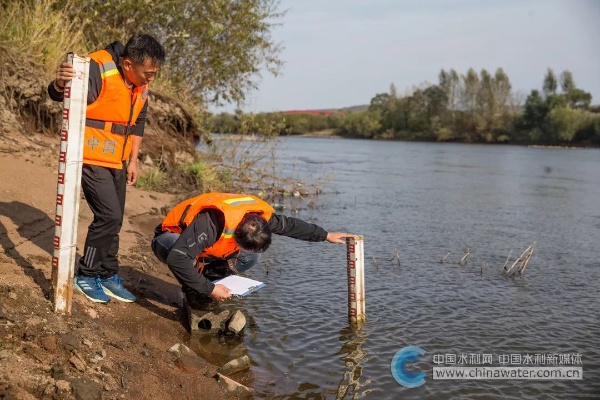 水文监测打桩，守护江河湖库的重要工作