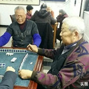 掌握胜利秘诀，如何利用包赢手游麻将辅助器桌布提升你的游戏表现