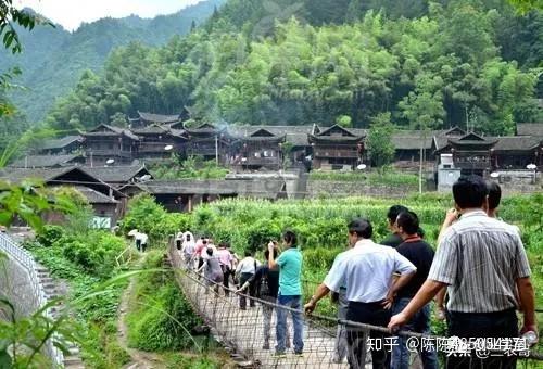 以乡村旅游项目带动全村致富为主题的内容